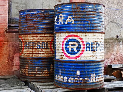 oil-rusty-storage-barrel.jpg